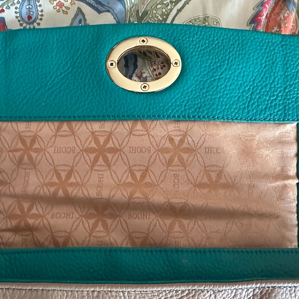 NEW Leather Bodhi Two-Tone Turquoise and Beige IPad Crossbody Bag - Picture 4 of 7